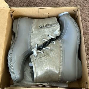 NWOB Sperry saltwater shimmer boots